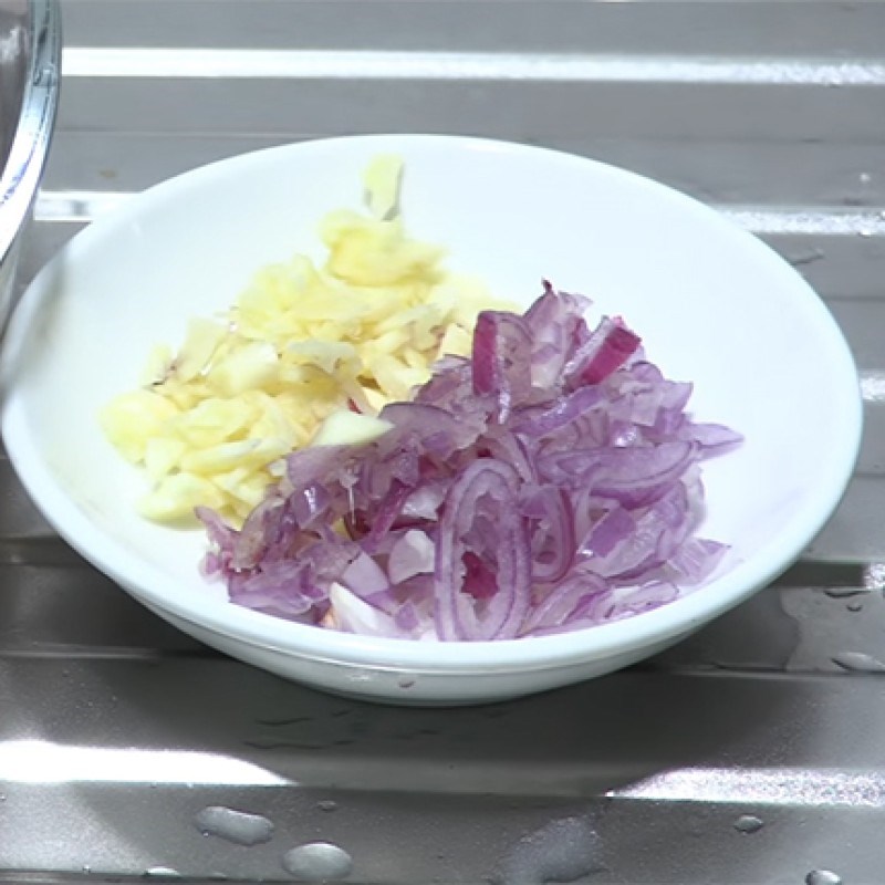 Bước 1 Sơ chế các nguyên liệu Cá chạch kho nghệ