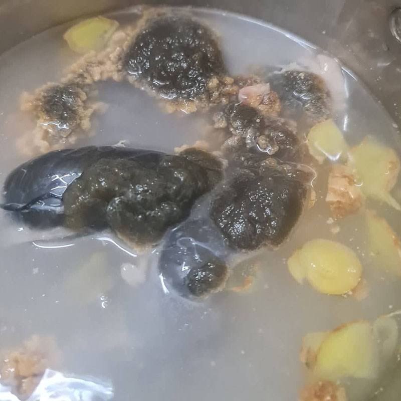 Bước 1 Sơ chế nguyên liệu Trứng cá chép chiên lá lốt (công thức được chia sẻ từ người dùng)