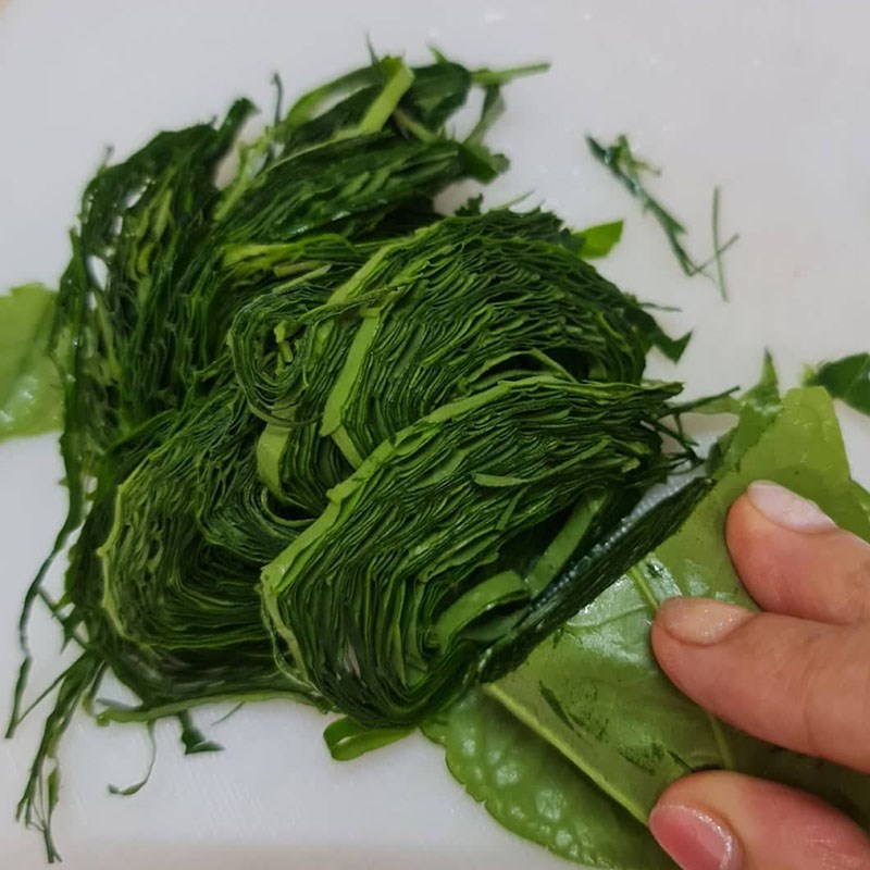 Bước 1 Sơ chế nguyên liệu Trứng cá chép chiên lá lốt (công thức được chia sẻ từ người dùng)