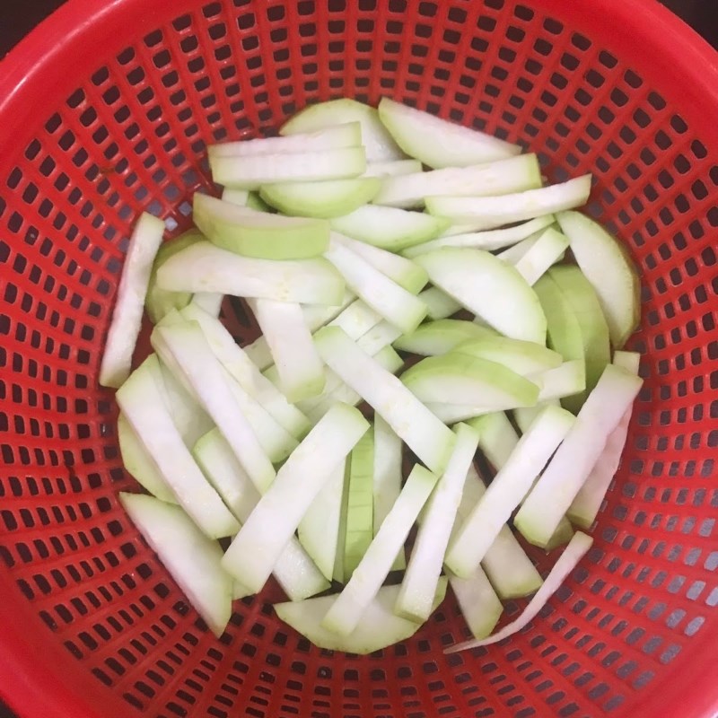 Bước 1 Sơ chế nguyên liệu Canh bầu nấu trứng
