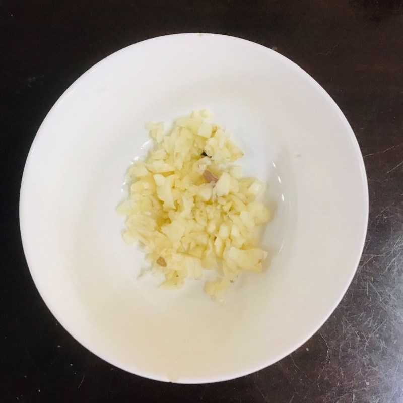 Bước 1 Sơ chế nguyên liệu Canh bầu nấu trứng