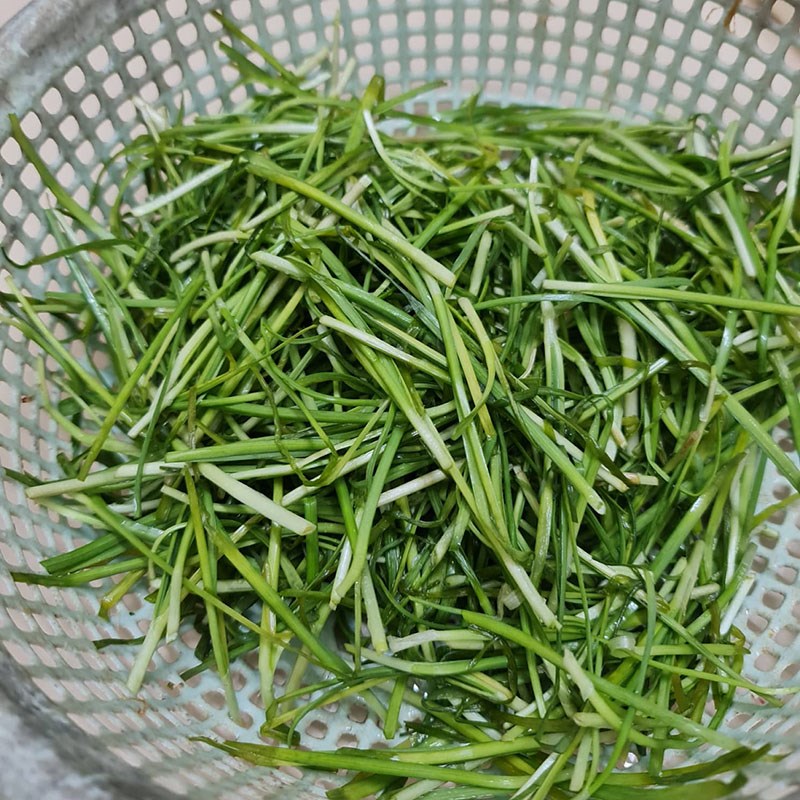 Bước 1 Sơ chế nguyên liệu Canh hẹ đậu hũ thịt bằm