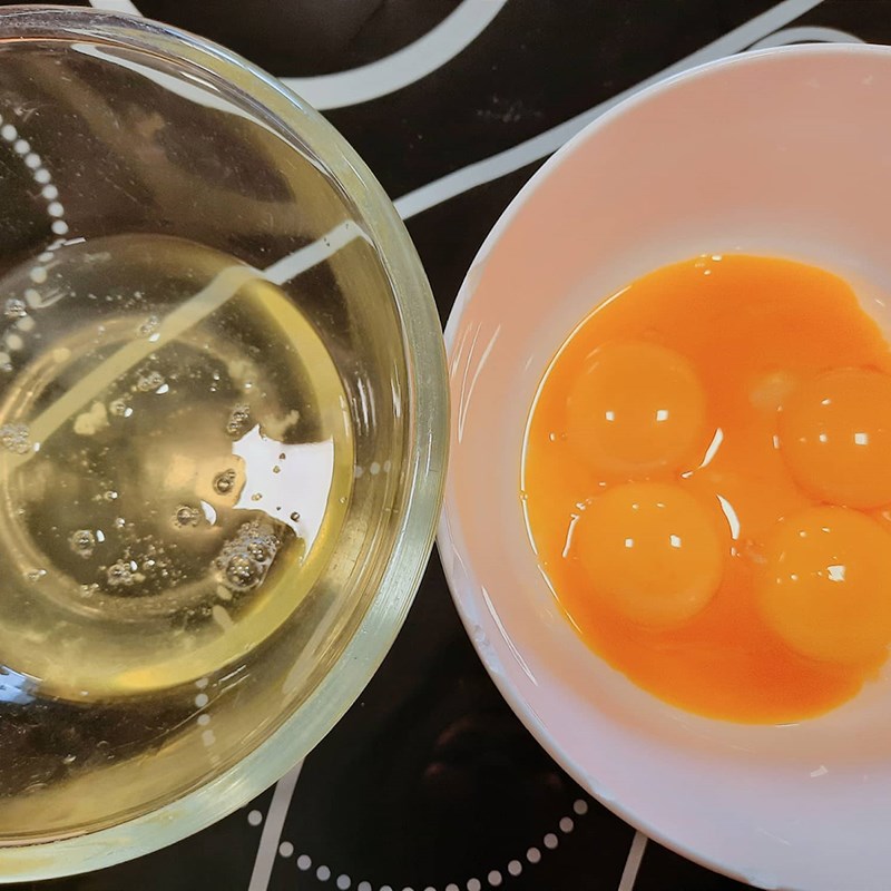 Bước 1 Sơ chế nguyên liệu Bánh bông lan chuối sữa chua