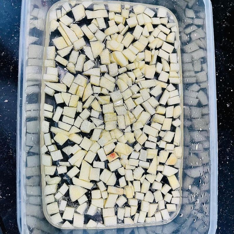 Bước 1 Sơ chế nguyên liệu Bánh khoai lang nướng nhân táo quế