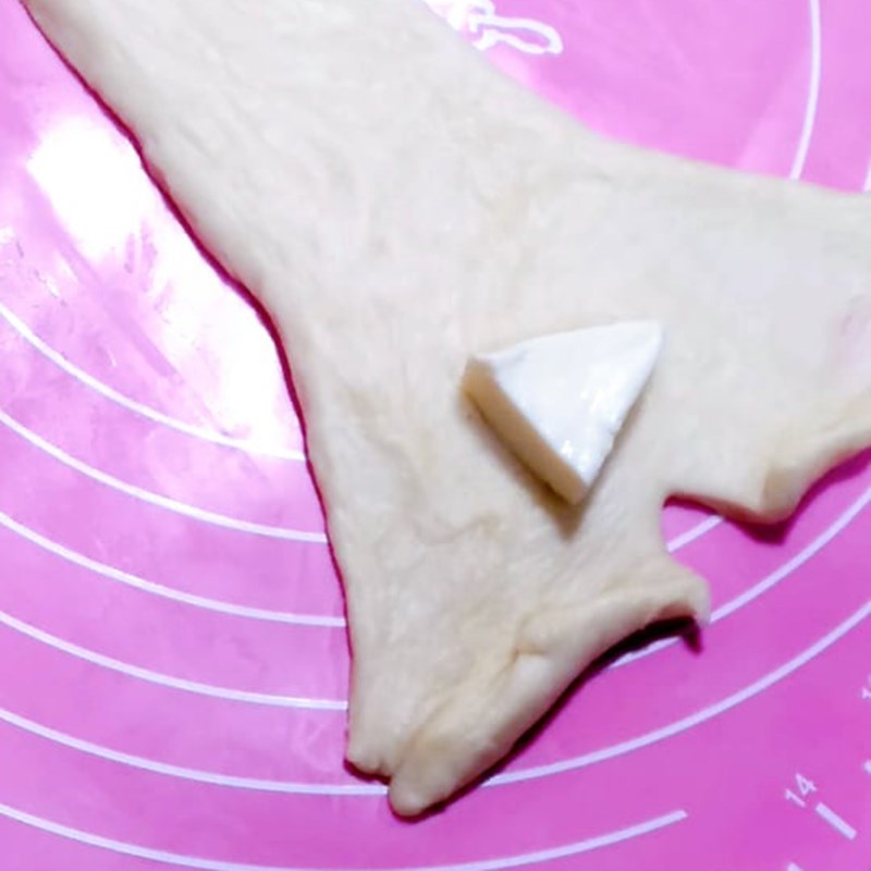 Bước 3 Tạo hình bánh mì cua Bánh mì cua sữa dừa