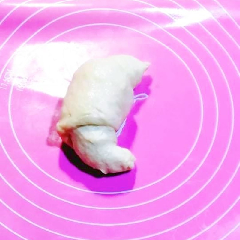 Bước 3 Tạo hình bánh mì cua Bánh mì cua sữa dừa