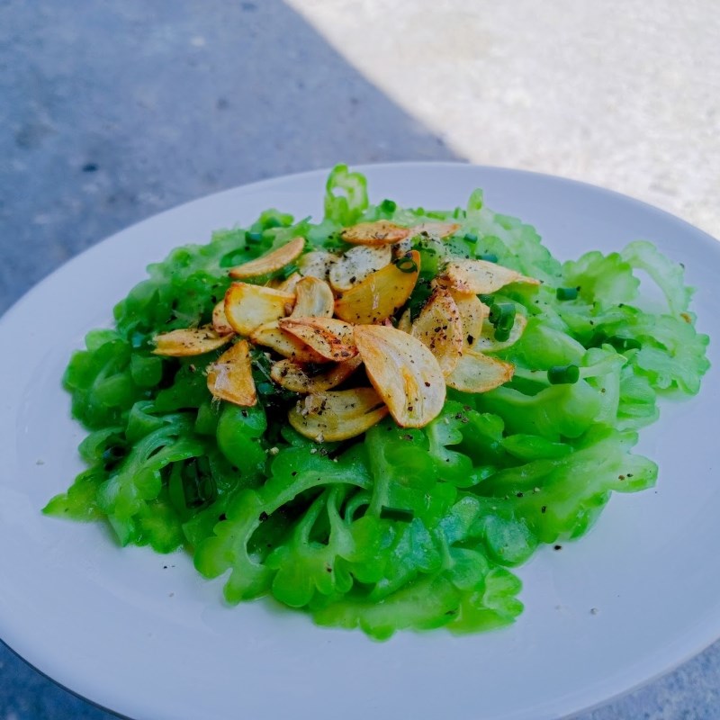 Bước 3 Thành phẩm Mướp đắng xào tỏi