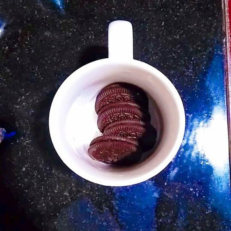 Bước 1 Trộn oreo với sữa Oreo mug cake