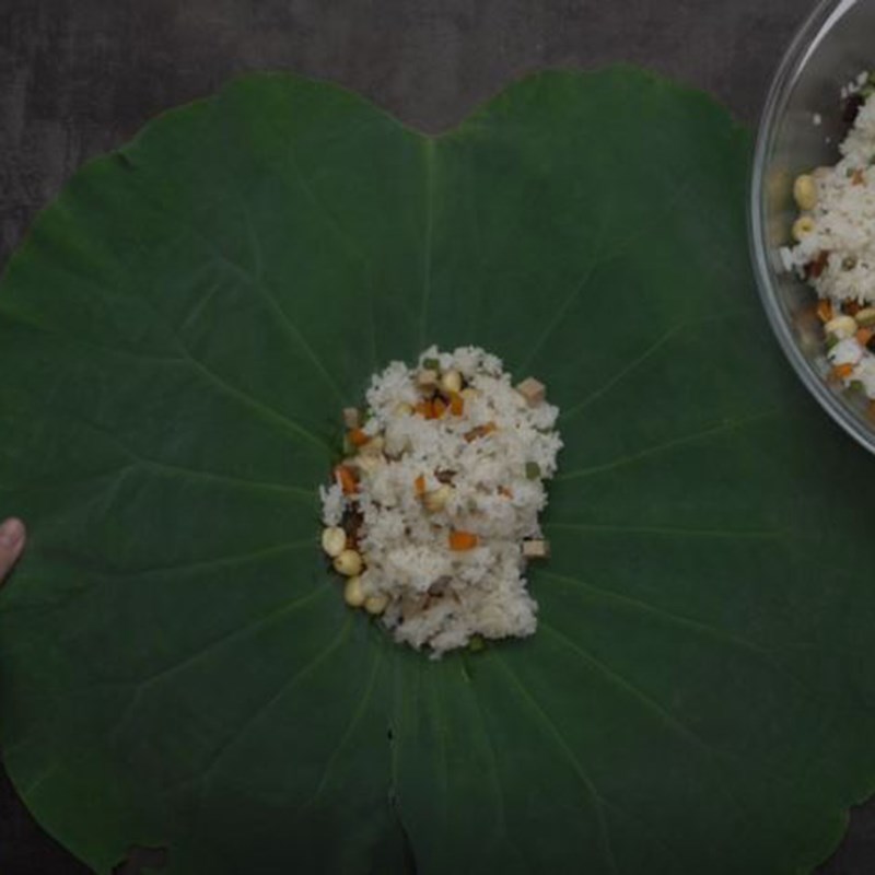 Bước 4 Trộn và hấp cơm Cơm chay lá sen