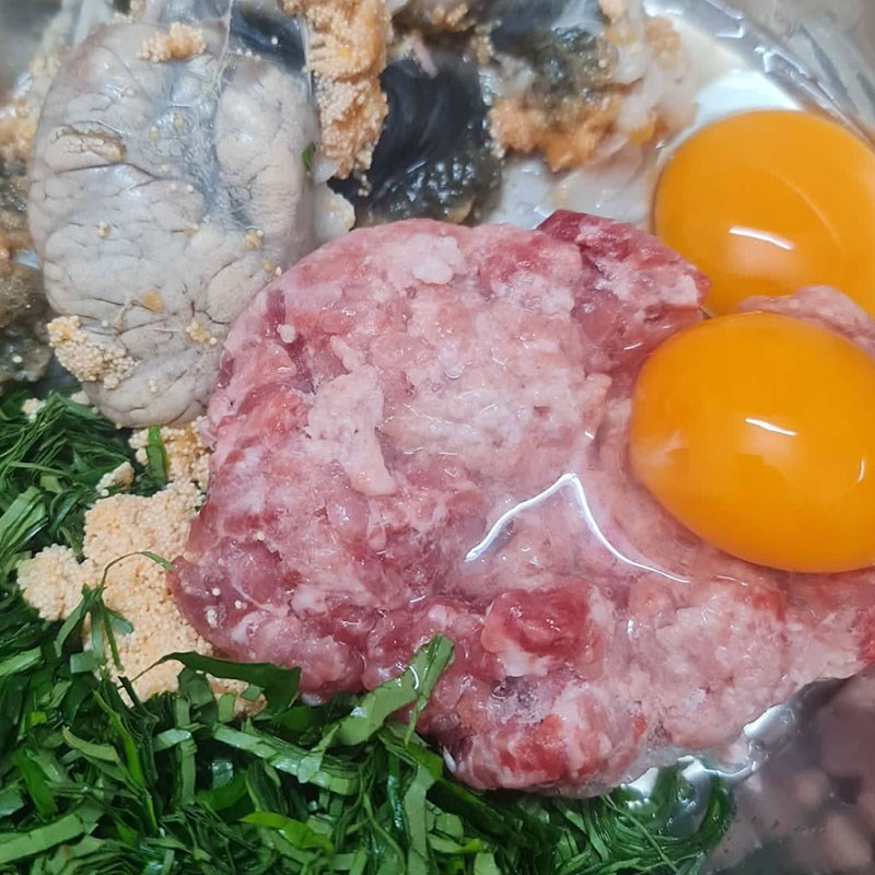 Bước 2 Ướp nguyên liệu Trứng cá chép chiên lá lốt (công thức được chia sẻ từ người dùng)