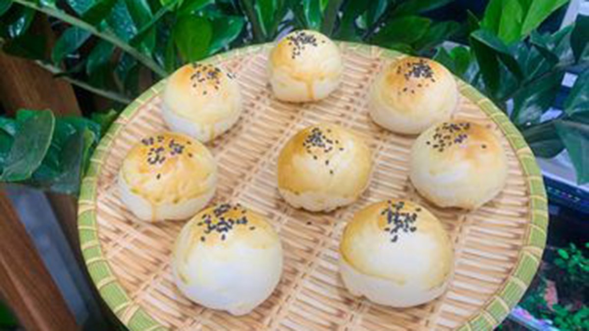 Bánh ngàn lớp đậu đỏ trứng muối