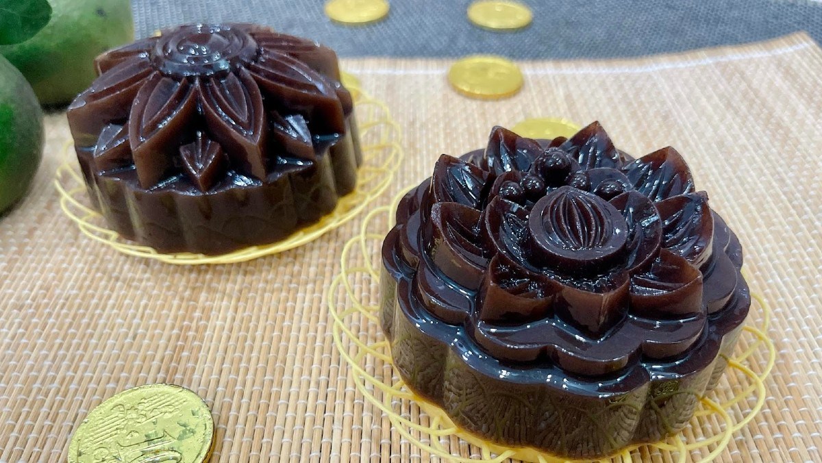 Bánh Trung Thu rau câu socola nhân bánh flan