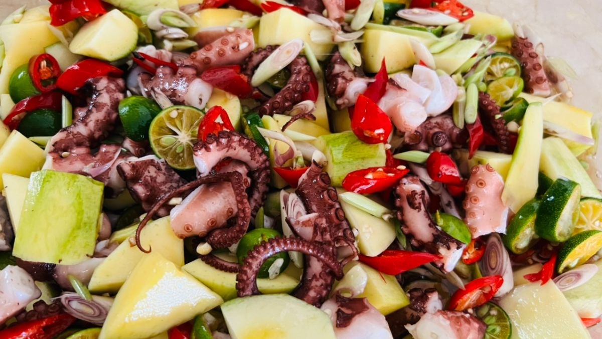 Gỏi bạch tuộc kiểu Thái