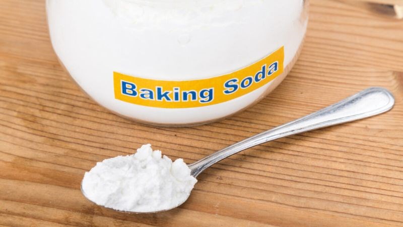 Baking soda c&oacute; thể khử m&ugrave;i h&ocirc;i của nồi cơm hiệu 