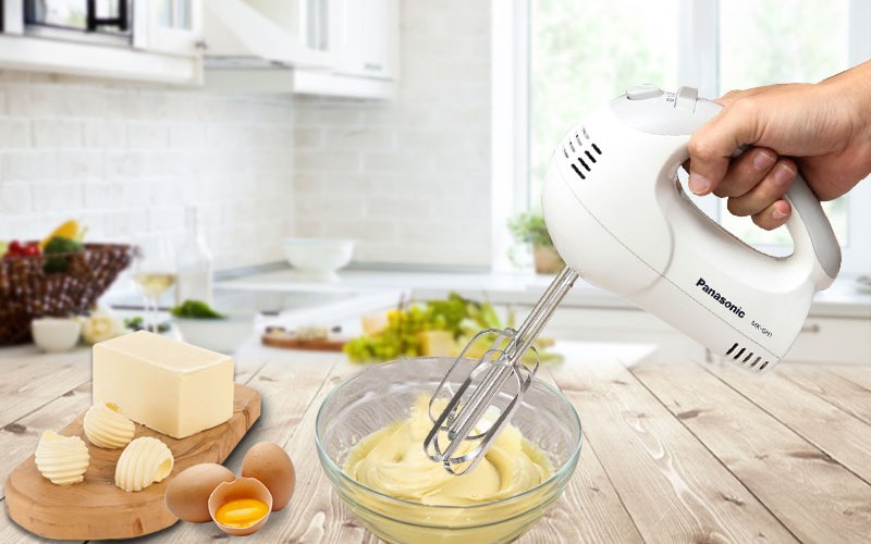 Đặt máy đ&aacute;nh trứng nghi&ecirc;ng khoảng 45 đ&ocirc;̣