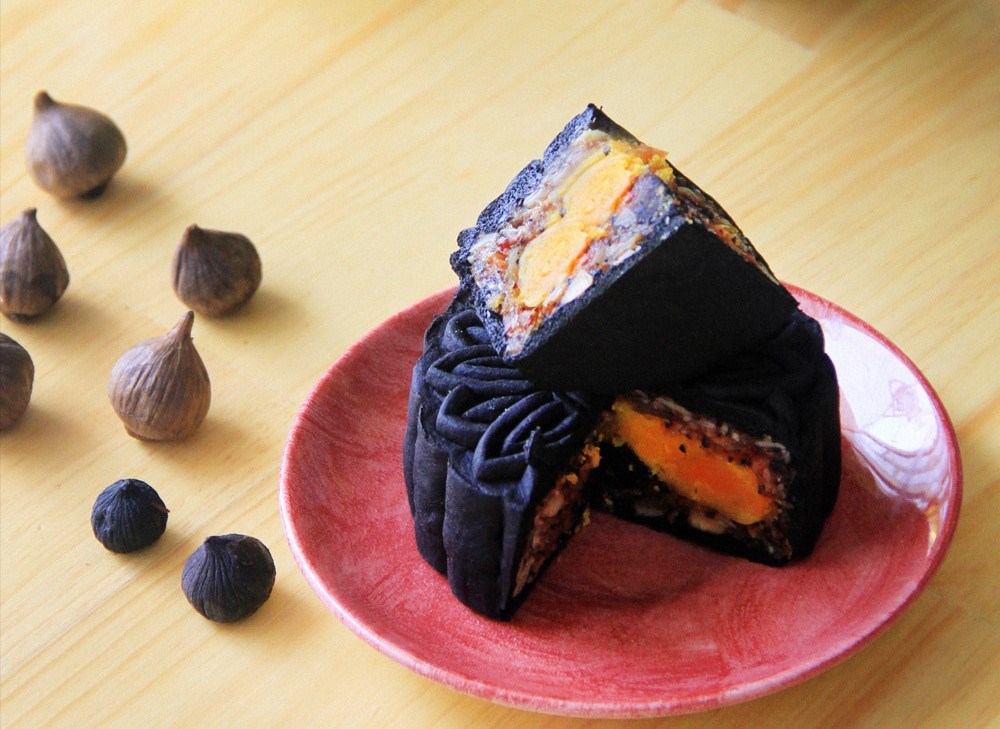 B&aacute;nh trung thu tỏi đen