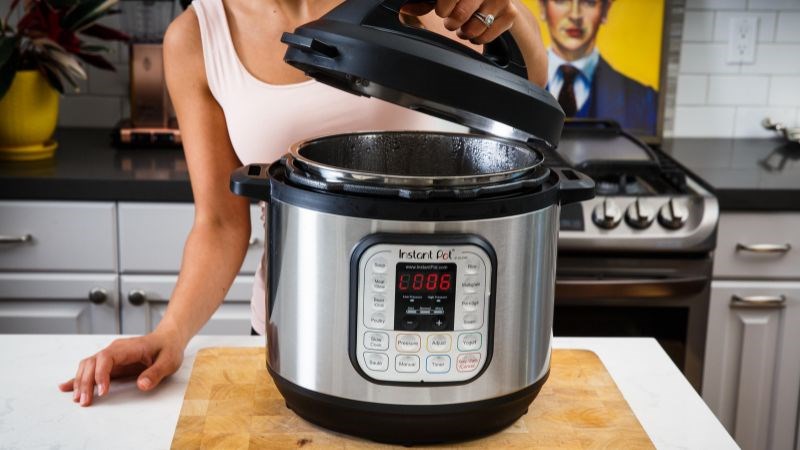 Kh&ocirc;ng mở nắp nồi &aacute;p suất đột ngột