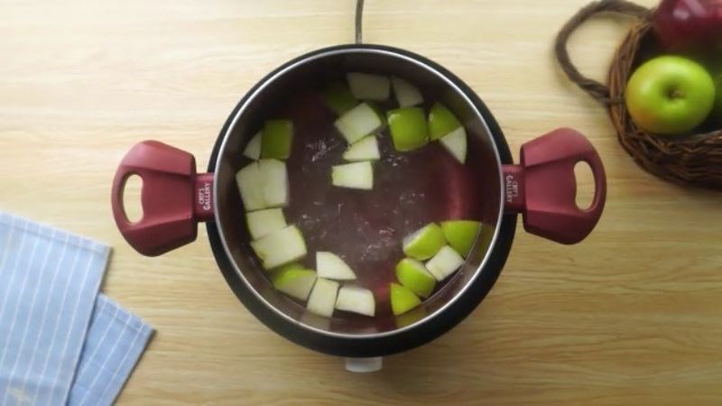 Chần sơ với nước s&ocirc;i để t&aacute;o kh&ocirc;ng bị th&acirc;m