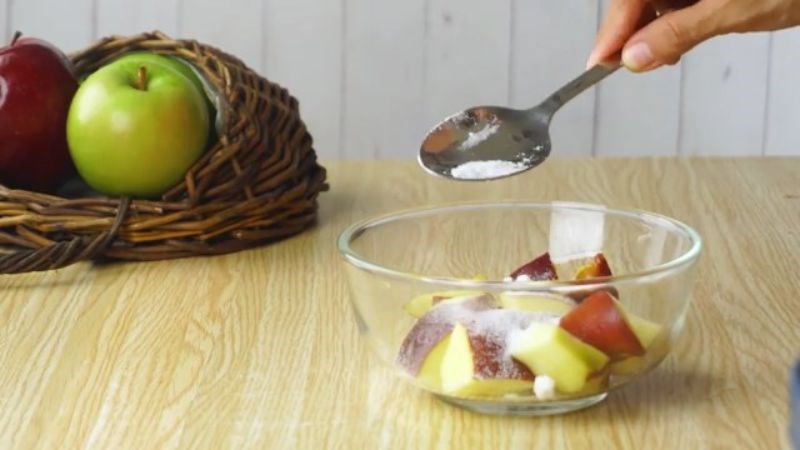 Sử dụng bột giữ tươi tr&aacute;i c&acirc;y gi&uacute;p t&aacute;o kh&ocirc;ng bị xỉn m&agrave;u