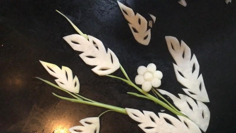 Ho&agrave;n th&agrave;nh cắt su h&agrave;o h&igrave;nh chiếc l&aacute;