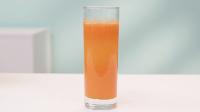 hỗn hợp nước &eacute;p thơm, t&aacute;o, cần t&acirc;y l&agrave;m bằng m&aacute;y &eacute;p chậm Kangaroo KG200SJ