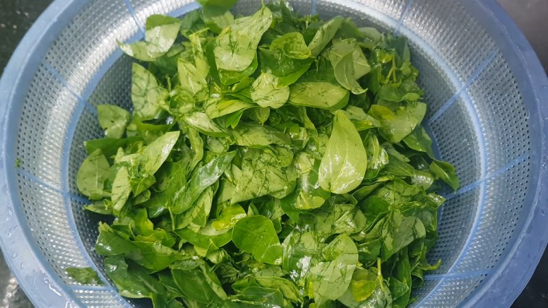 Rửa rau ng&oacute;t với nước sạch 1 - 2 lần