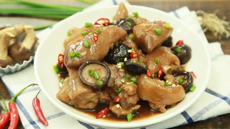 Hầm ch&acirc;n gi&ograve; bằng nồi &aacute;p suất giữ được trọn vẹn dinh dưỡng m&oacute;n ăn