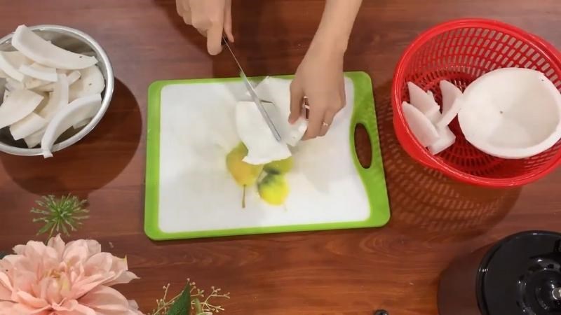 Cắt cơm dừa 