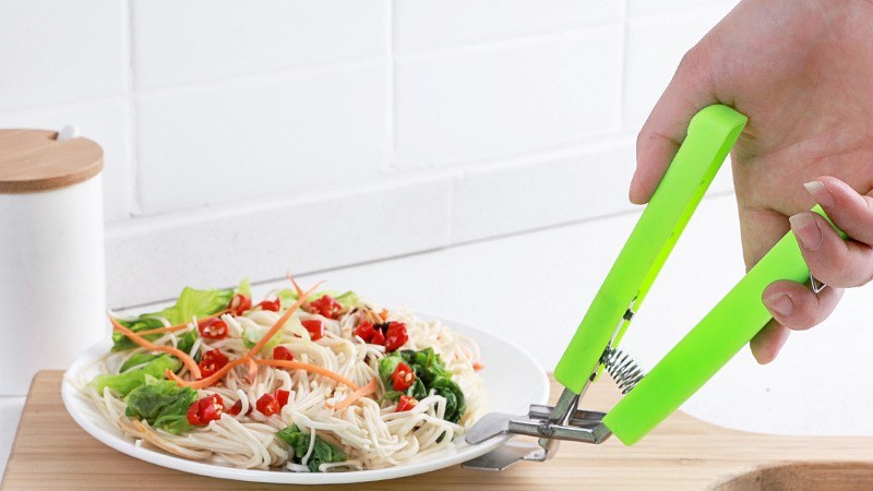 Kẹp gắp đồ n&oacute;ng l&agrave; dụng cụ lấy ch&eacute;n b&aacute;t, thức ăn n&oacute;ng