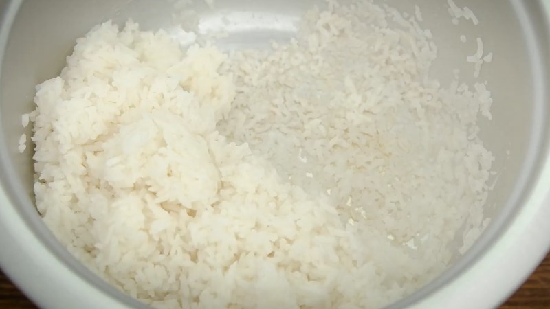 Cơm nấu bằng nồi cơm điện Sunhouse 1.8 l&iacute;t SHD8125