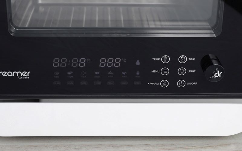 L&ograve; chi&ecirc;n kh&ocirc;ng dầu Dreamer DKA-SAF118W sử dụng bảng điều khiển tiếng Anh