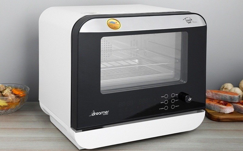 L&ograve; chi&ecirc;n kh&ocirc;ng dầu hơi nước Dreamer DKA-SAF118W 18L c&oacute; thiết kế b&ecirc;n ngo&agrave;i giống với l&ograve; nướng