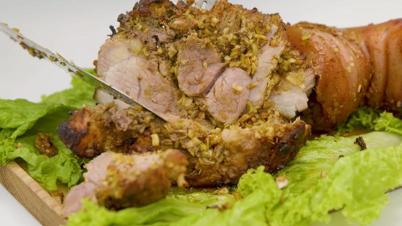 Th&agrave;nh phẩm ch&acirc;n gi&ograve; heo nướng