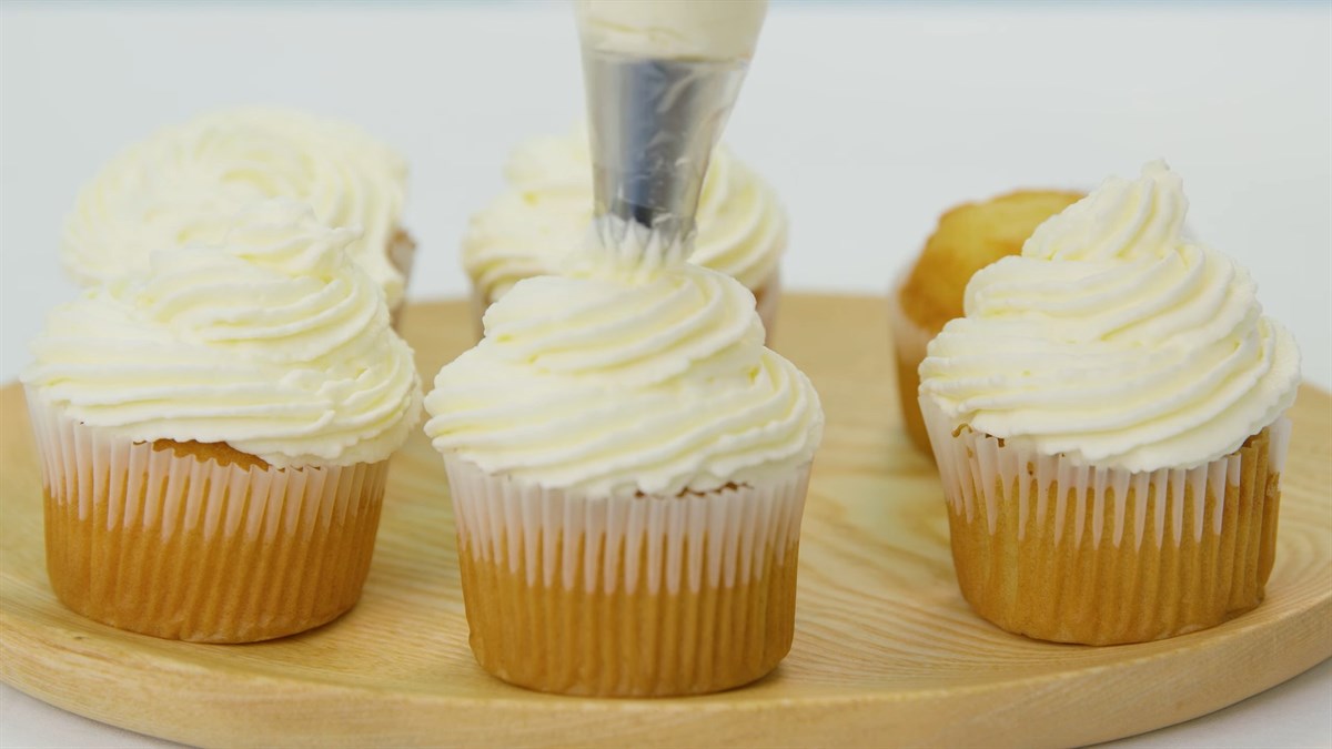 Th&agrave;nh phẩm whipping cream l&agrave;m bằng m&aacute;y đ&aacute;nh trứng Philips HR3705/20