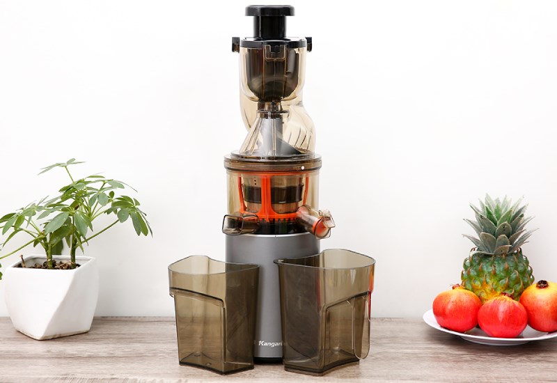 M&aacute;y &eacute;p chậm Kangaroo KG200SJ c&oacute; t&ocirc;ng m&agrave;u x&aacute;m chủ đạo