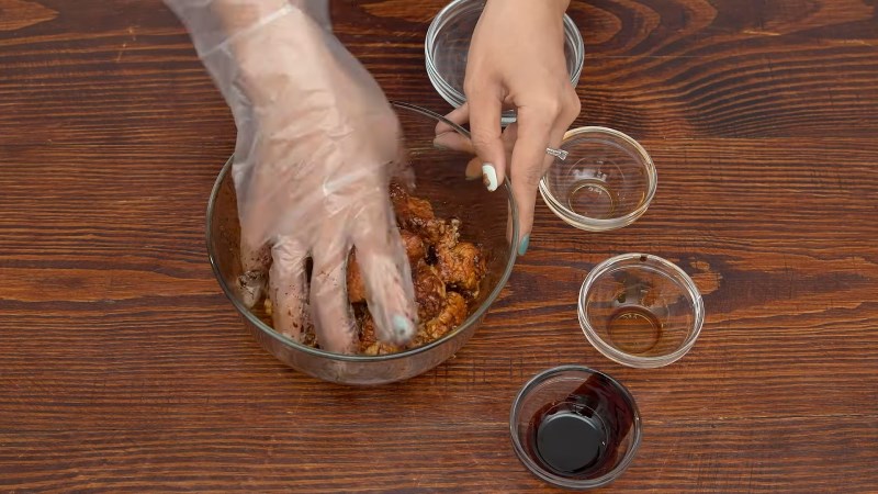 Ướp sườn heo với các gia vị