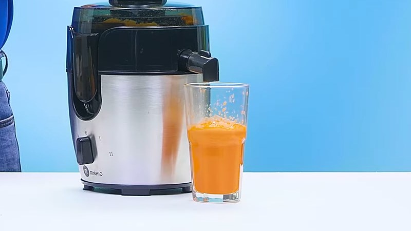 Nước ép cà rốt làm bằng máy xay ép đa năng Mishio MK-197