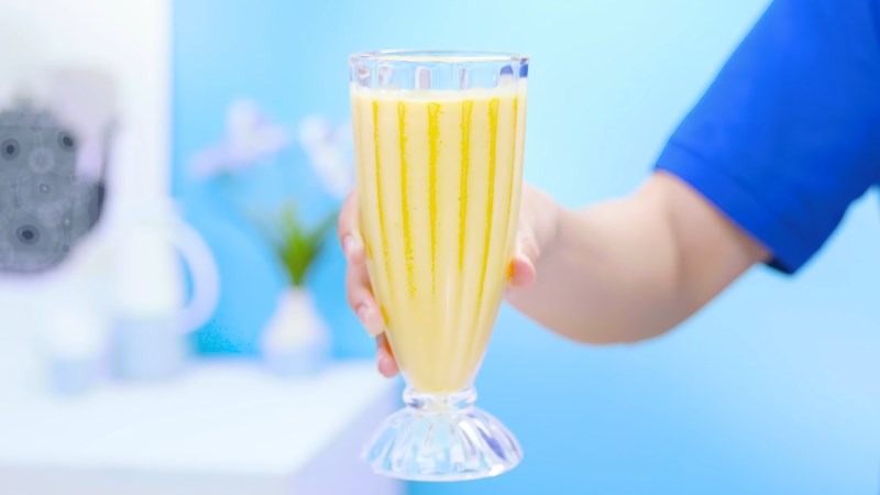 Sinh tố xoài xay bằng máy xay ép đa năng Mishio MK-197