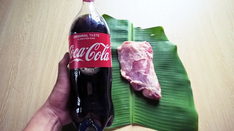 D&ugrave;ng Coca để ướp thịt lợn n&aacute;i