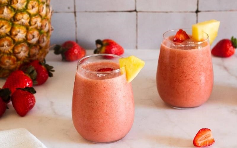 Th&agrave;nh phẩm sinh tố dứa d&acirc;u t&acirc;y