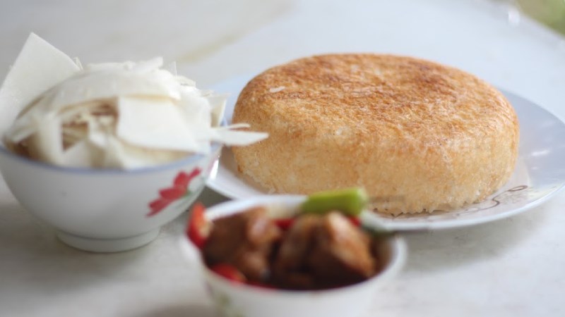 Cơm niêu nấu bằng nồi cơm điện cao tần Bluestone RCB-5988 1.5 lít