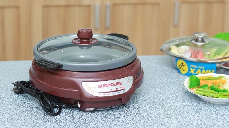 Nhược điểm k&iacute;ch thước kh&aacute; to của nồi lẩu điện Sunhouse SH-535L