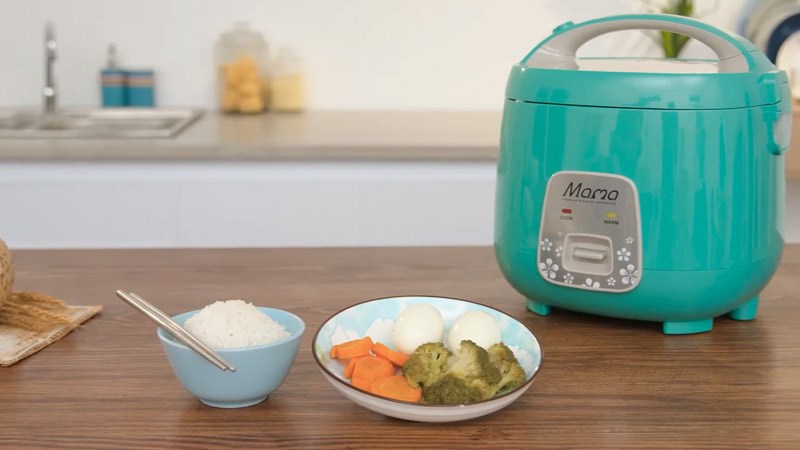 Cơm v&agrave; rau củ hấp nấu bằng nồi cơm điện Sunhouse Mama SHD8652