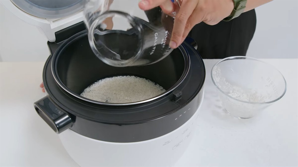 Nấu cơm với nồi điện tử Kangaroo 1.8l KG18DR9