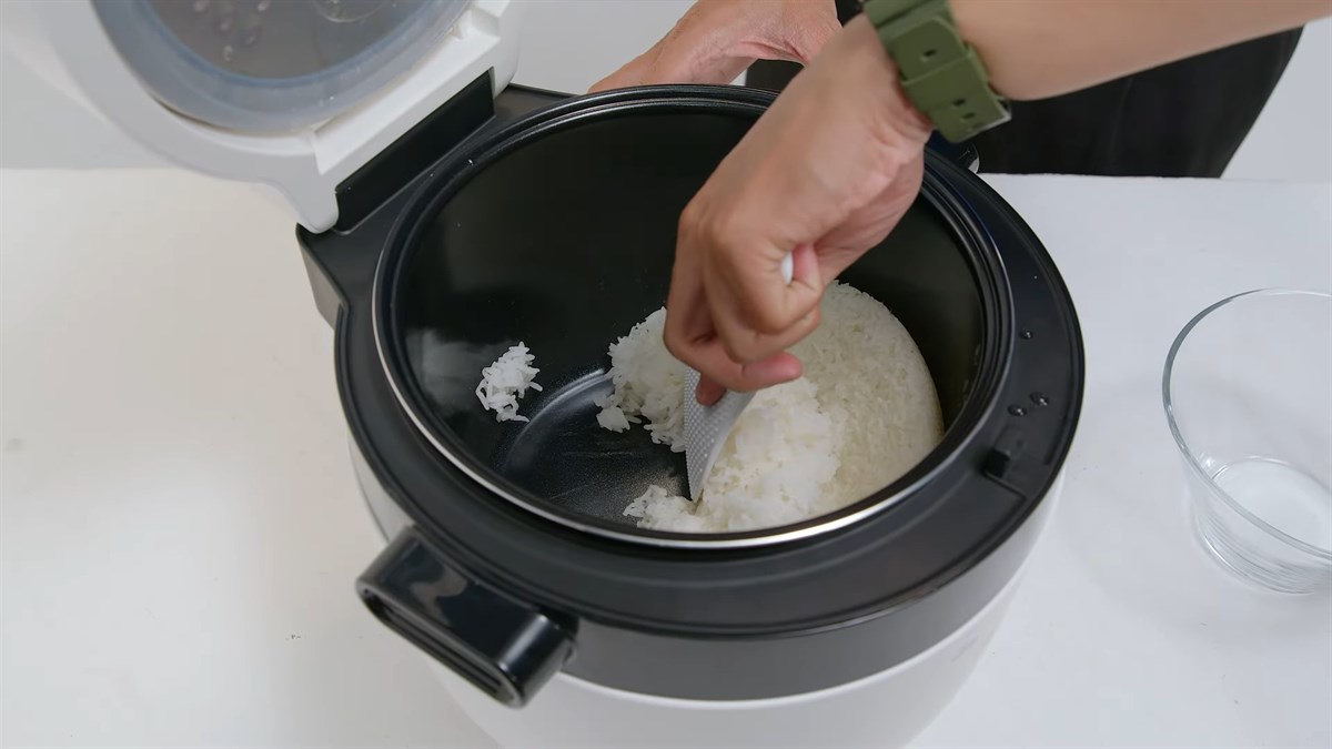 Th&agrave;nh phẩm cơm nấu bằng nồi cơm điện tử Kangaroo KG18DR9