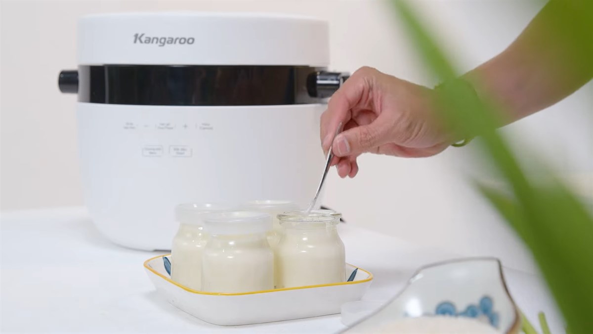 Th&agrave;nh phẩm sữa chua nấu bằng nồi cơm điện tử KG18DR9