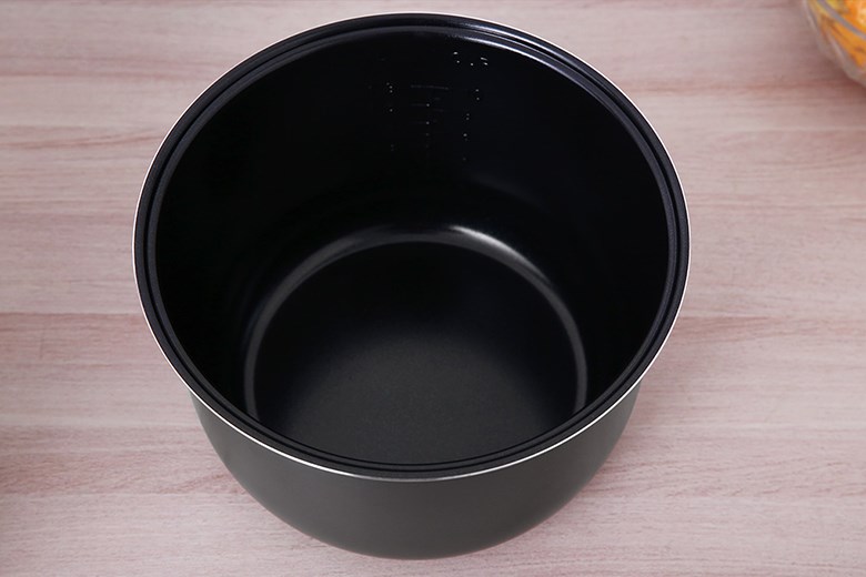 L&ograve;ng lồi cơm điện tử KG18DR9 l&agrave;m bằng hợp kim nh&ocirc;m chống d&iacute;nh