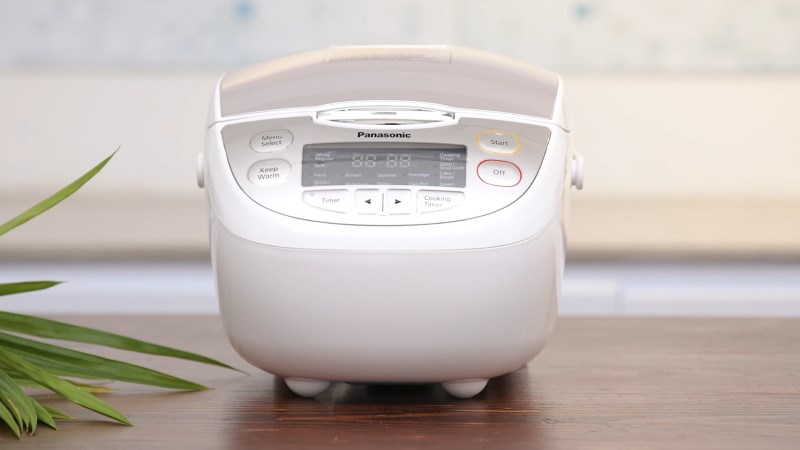 Nồi cơm điện tử Panasonic 1 l&iacute;t SR-CP108NRA c&oacute; m&agrave;u trắng bạc