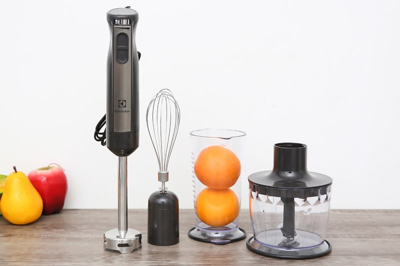 M&aacute;y xay sinh tố cầm tay Electrolux ESTM5417S c&oacute; m&agrave;u đen sang trọng