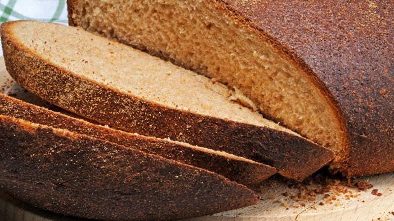 B&aacute;nh m&igrave; nguy&ecirc;n c&aacute;m l&agrave;m bằng l&ograve; nướng mềm, xốp, vỏ gi&ograve;n